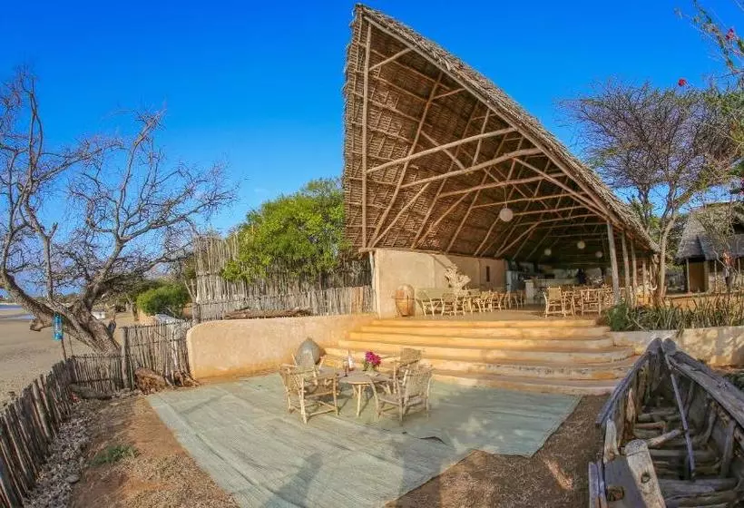 استراحتگاه Diamond Beach Village