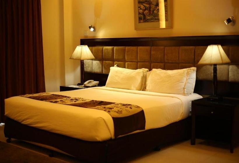 The Avenue Hotel & Suites