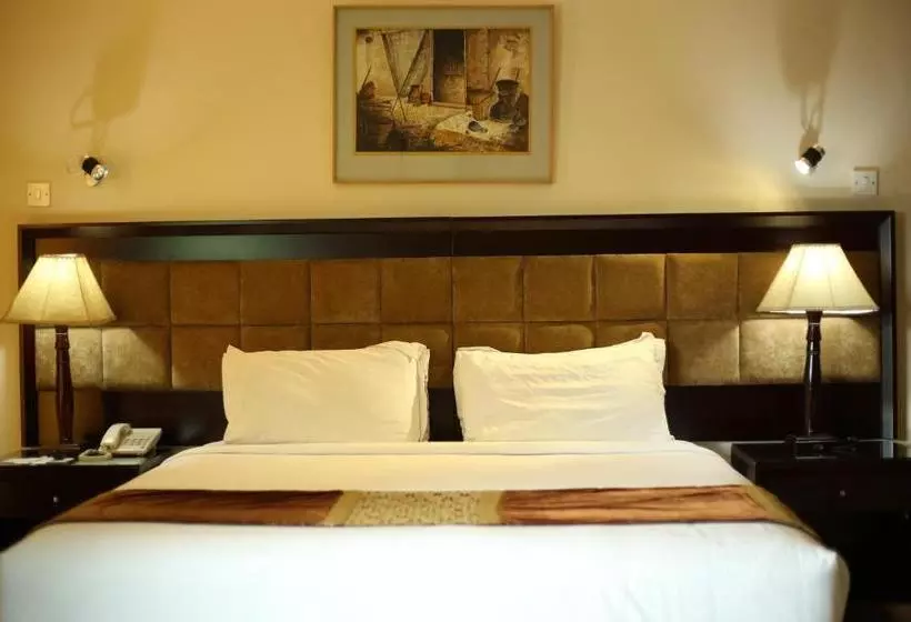 The Avenue Hotel & Suites