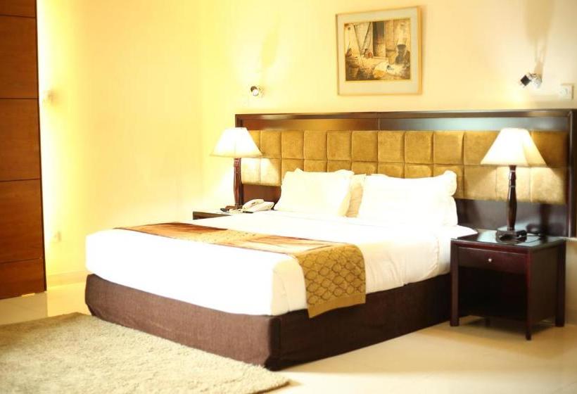 The Avenue Hotel & Suites