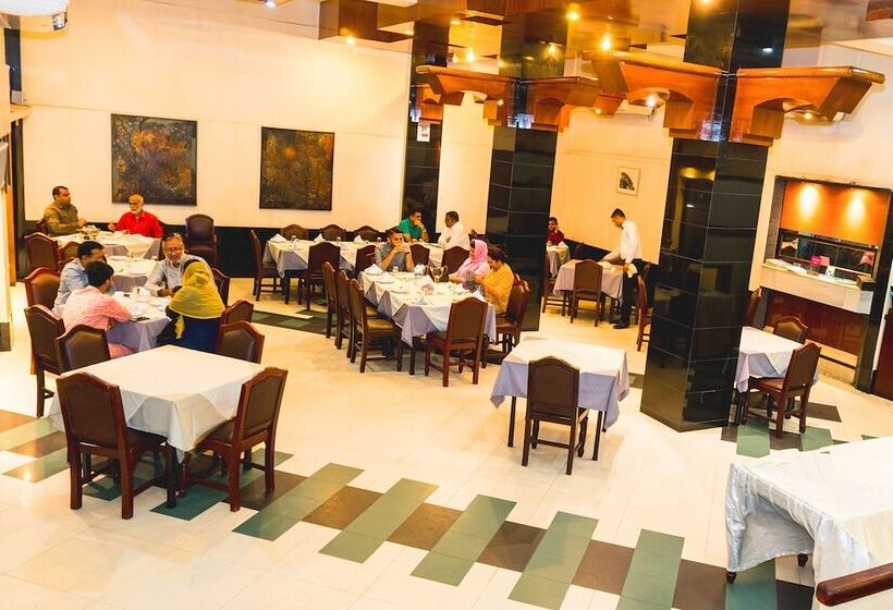 The Avenue Hotel & Suites