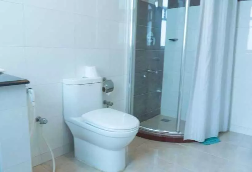 The Avenue Hotel & Suites