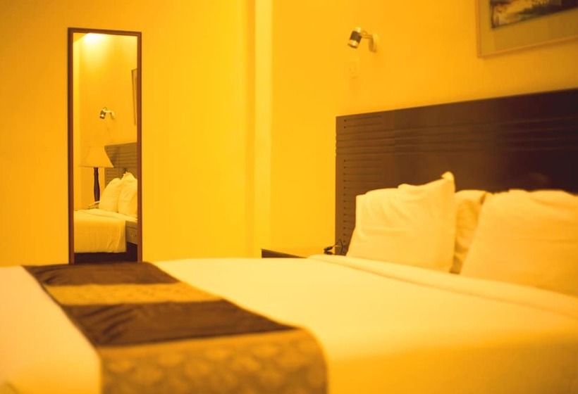 The Avenue Hotel & Suites