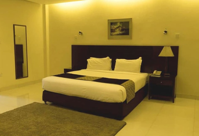 The Avenue Hotel & Suites