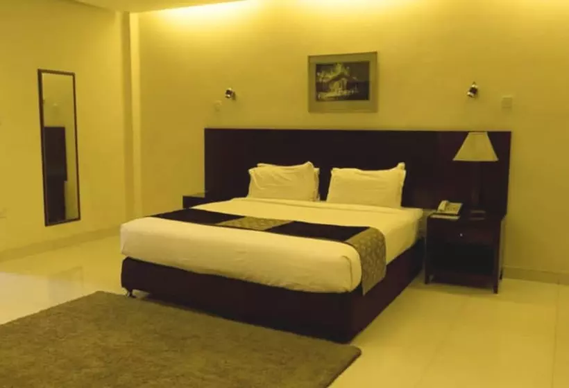 The Avenue Hotel & Suites