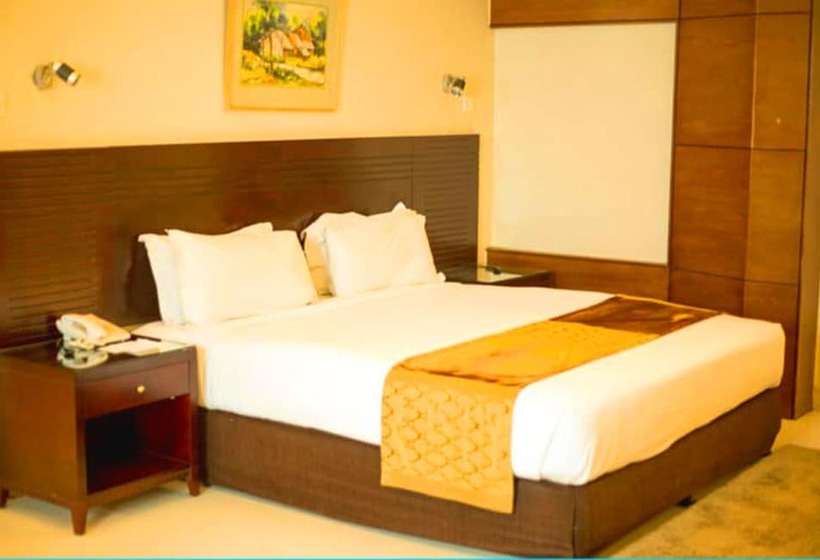 The Avenue Hotel & Suites