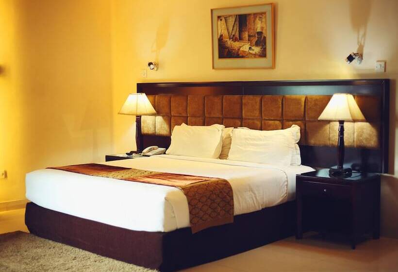 The Avenue Hotel & Suites