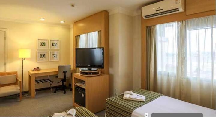 Quarto Duplo Em Hotel Pertinho Do Aeroporto De Congonhas   H108