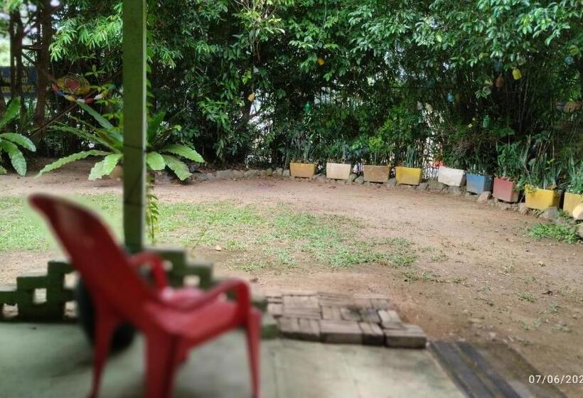 פנסיון Tahan Guest House