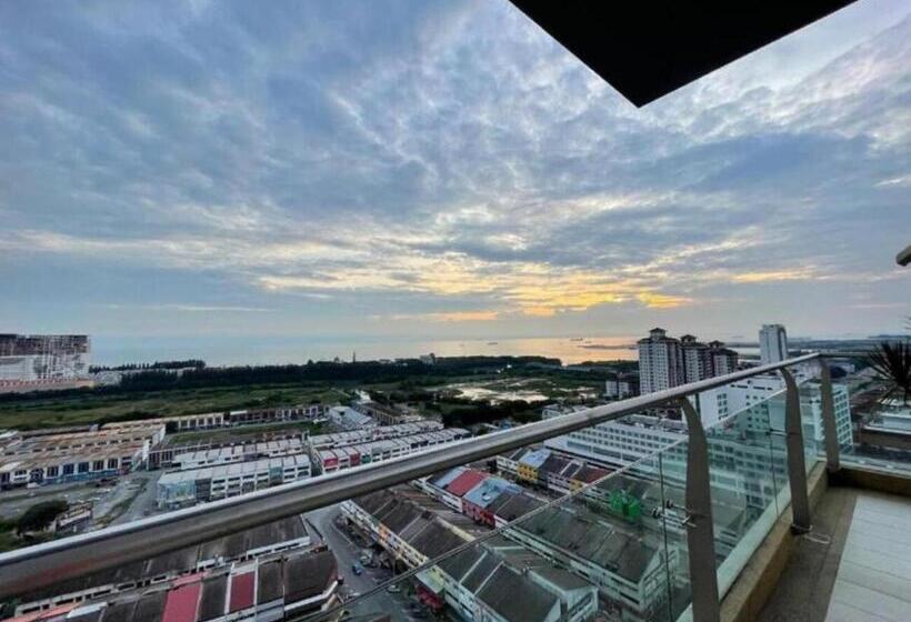 The Straits Suite Cosy King 807