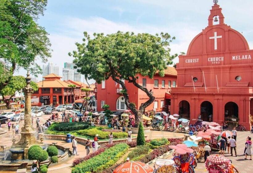 The Straits Suite Cosy King 807