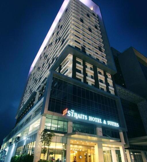 The Straits Suite Cosy King 807