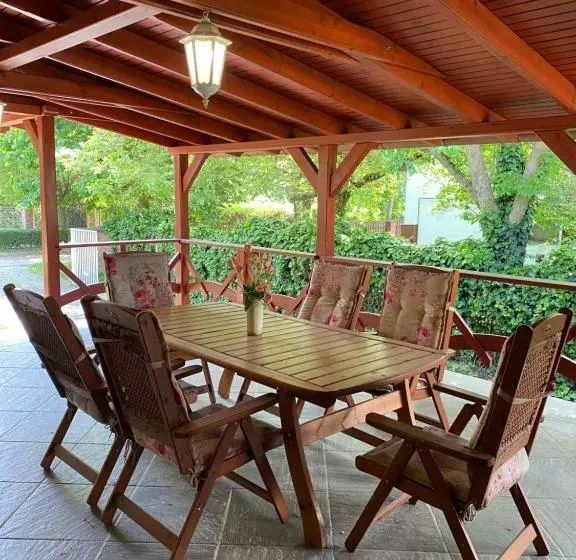 Aamiaismajoitus (B&B) Fehér Hattyú Panzió