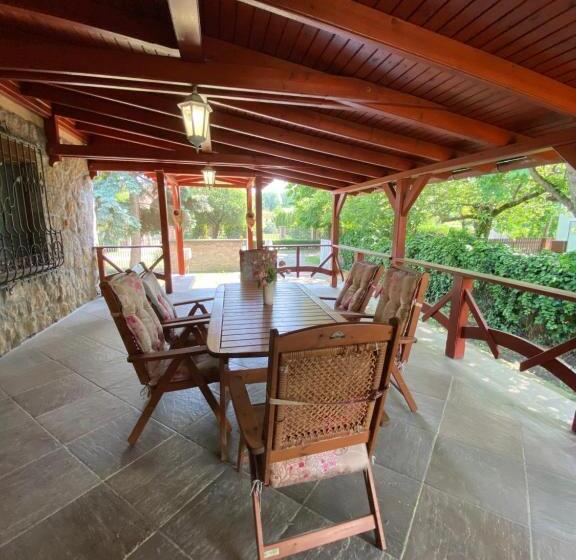 Bed and Breakfast Fehér Hattyú Panzió