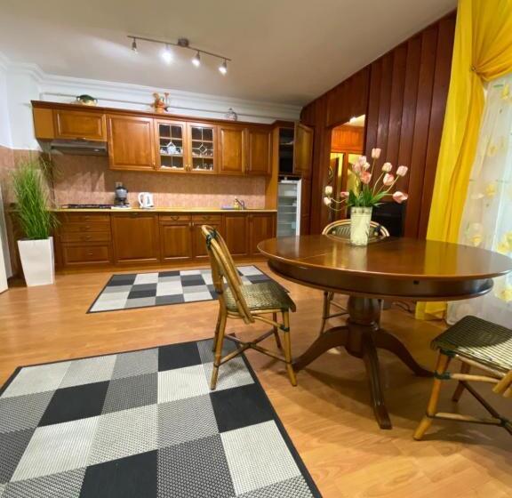 Bed and Breakfast Fehér Hattyú Panzió