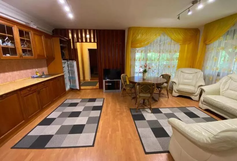 Aamiaismajoitus (B&B) Fehér Hattyú Panzió