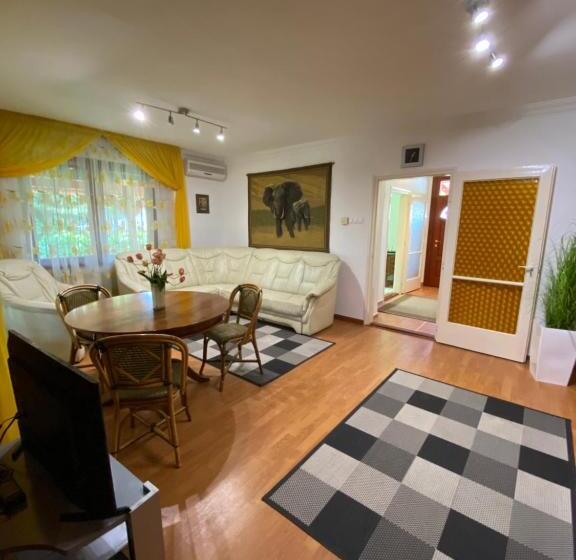 Bed and Breakfast Fehér Hattyú Panzió