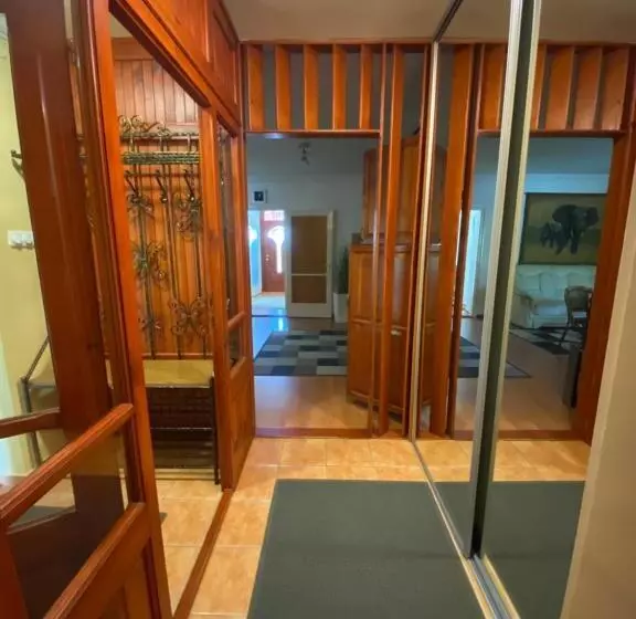 Aamiaismajoitus (B&B) Fehér Hattyú Panzió