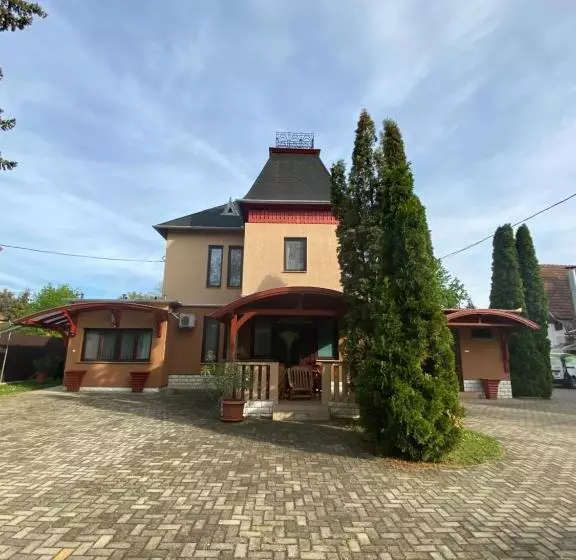 Aamiaismajoitus (B&B) Fehér Hattyú Panzió