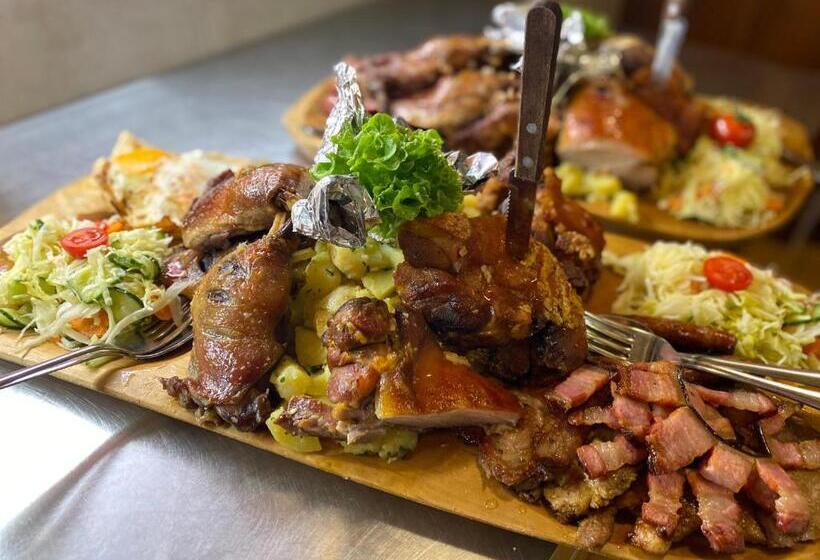 مبيت وإفطار Malom Club Panzió