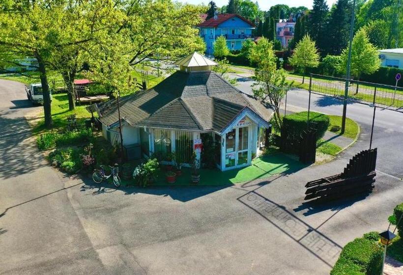 مبيت وإفطار Romantik Camping és Panzió