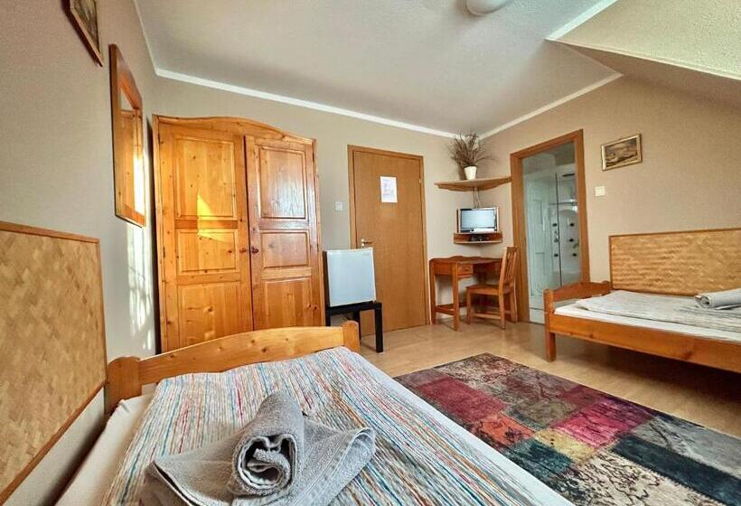 مبيت وإفطار Romantik Camping és Panzió