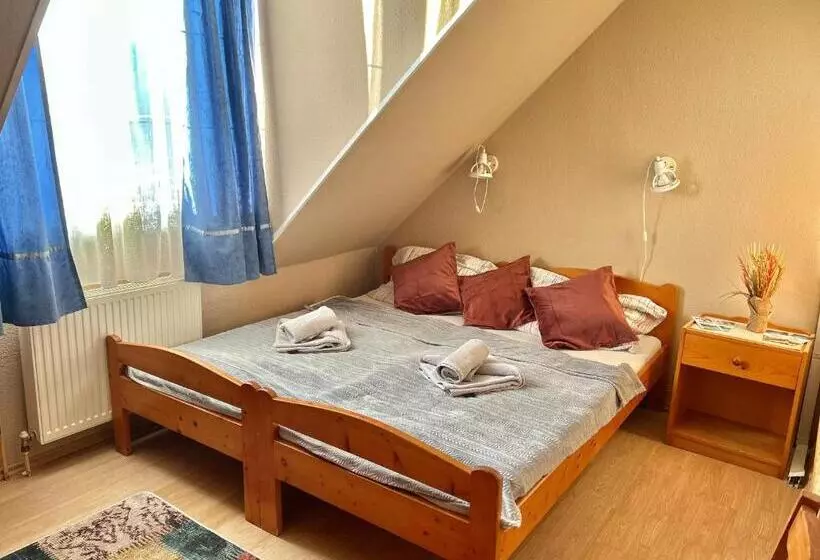 تختخواب و صبحانه Romantik Camping és Panzió