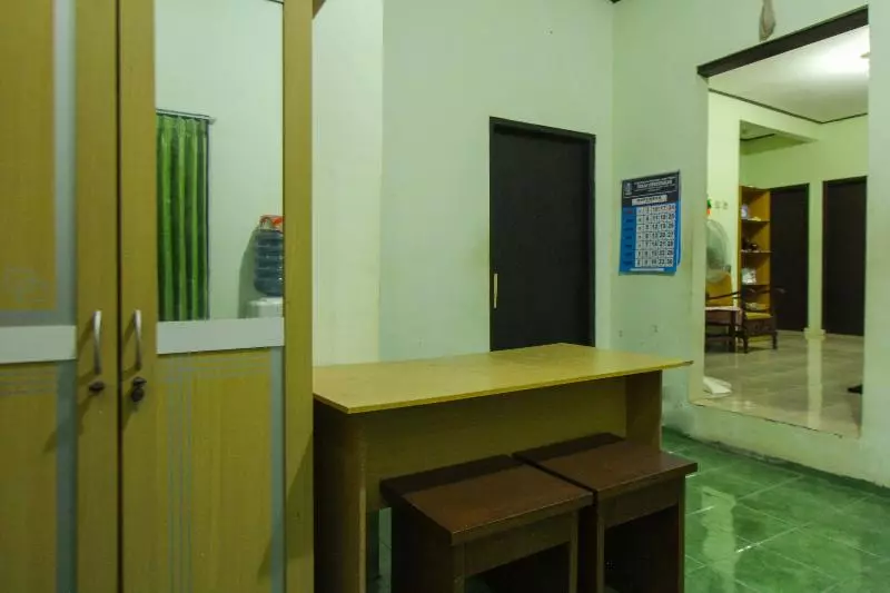 تختخواب و صبحانه Spot On 1842 Cevilla Bnb Residence Syariah
