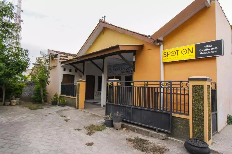 تختخواب و صبحانه Spot On 1842 Cevilla Bnb Residence Syariah