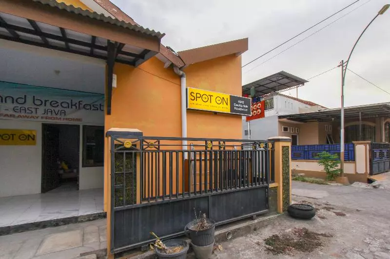 تختخواب و صبحانه Spot On 1842 Cevilla Bnb Residence Syariah
