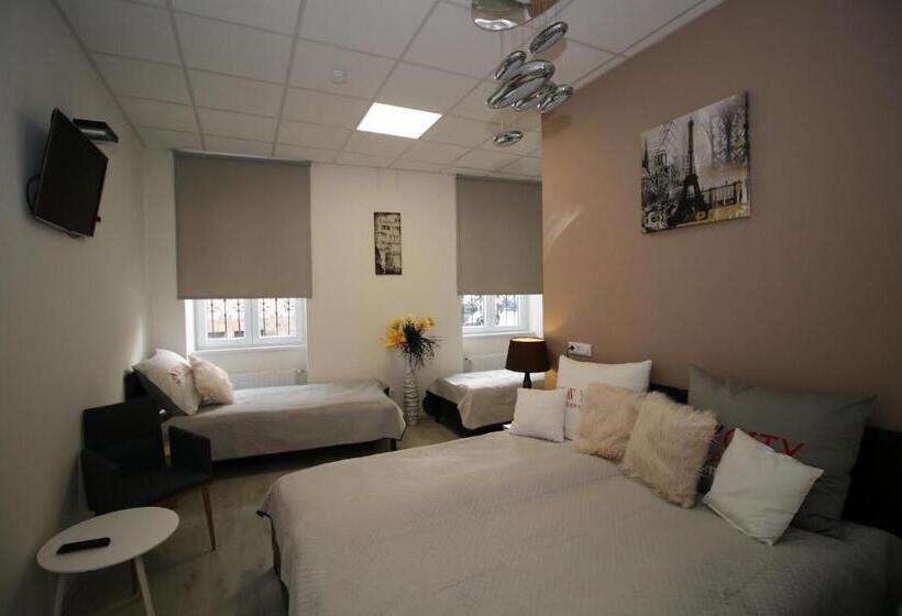 ベッドアンドブレックファースト Székelykert Panzió