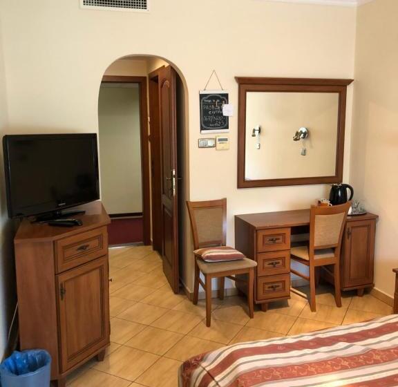 בית מלון כפרי Ajka 1