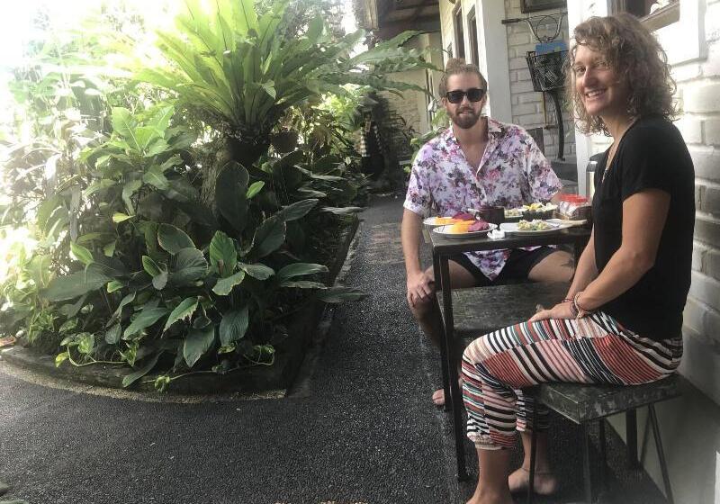 فندق Gusti Homestay Bali