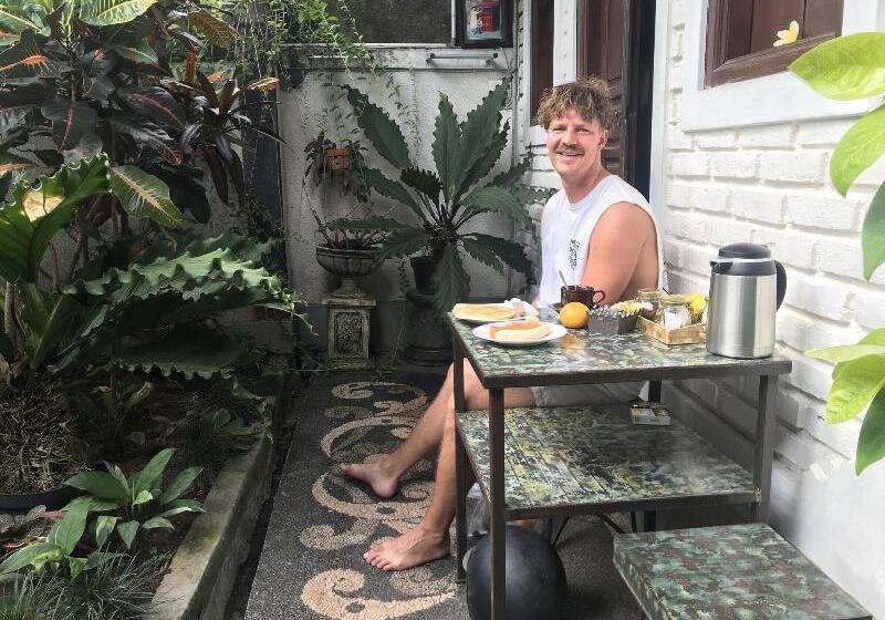 فندق Gusti Homestay Bali