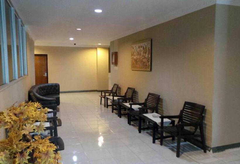 בית מלון כפרי Karaton Luwuk