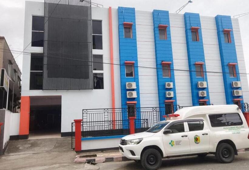 בית מלון כפרי Karaton Luwuk