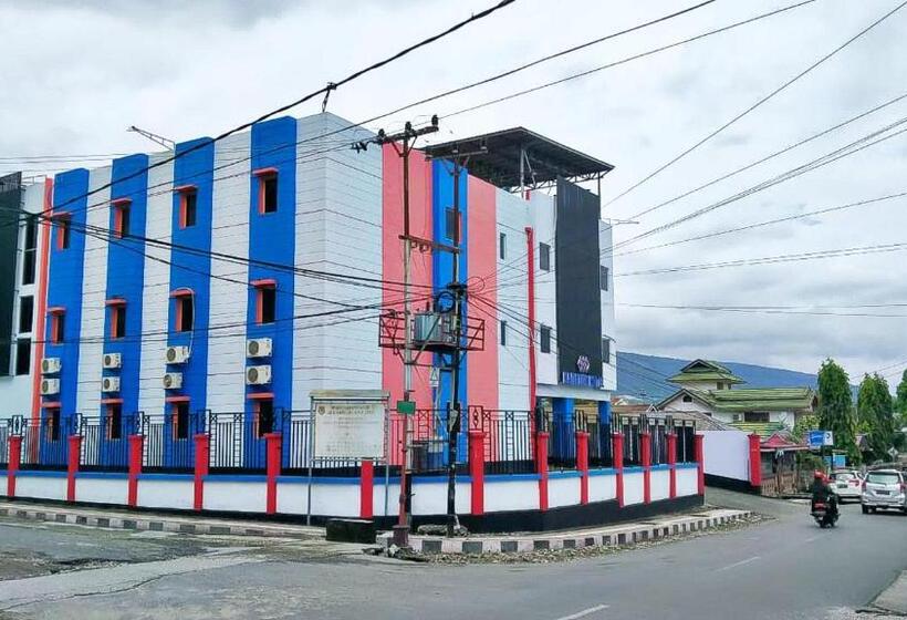 בית מלון כפרי Karaton Luwuk