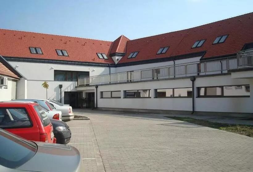 Hotelli Median Hajdúnánás