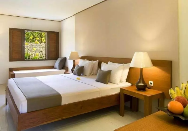 Hotelli Nyiur Indah Beach