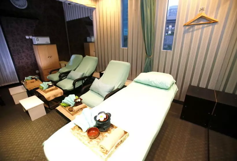 ホテル Reddoorz Budget @ Karet Setiabudi