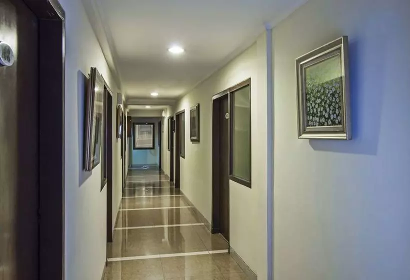 ホテル Reddoorz Budget @ Karet Setiabudi
