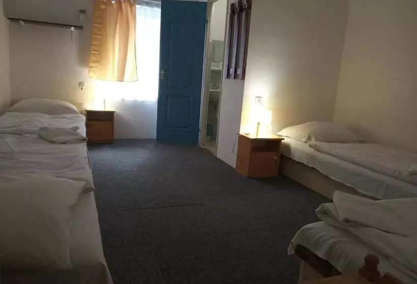 هتل Rugby Club Hostel