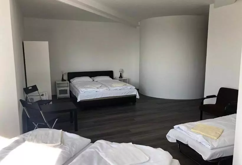 هتل Villa Bea Panzió