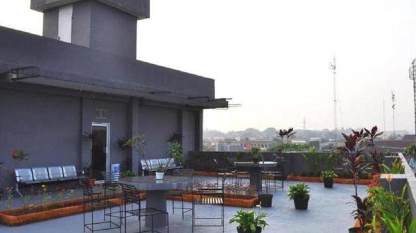 בית מלון כפרי Zuzu Sumeru