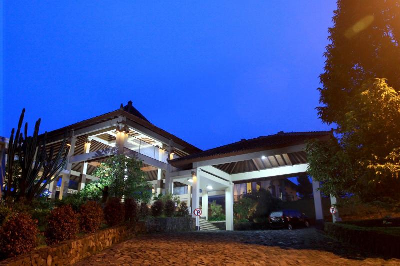 Lomakeskus D Emmerick Salib Putih Hotel Salatiga