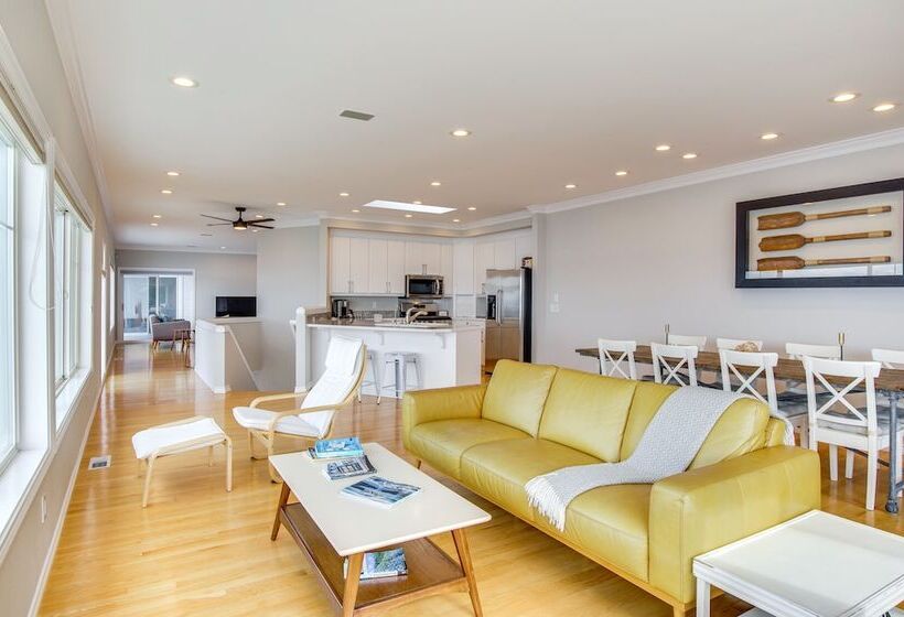 Bright Camano Home ~ 4 Mi To Cama Beach State Park