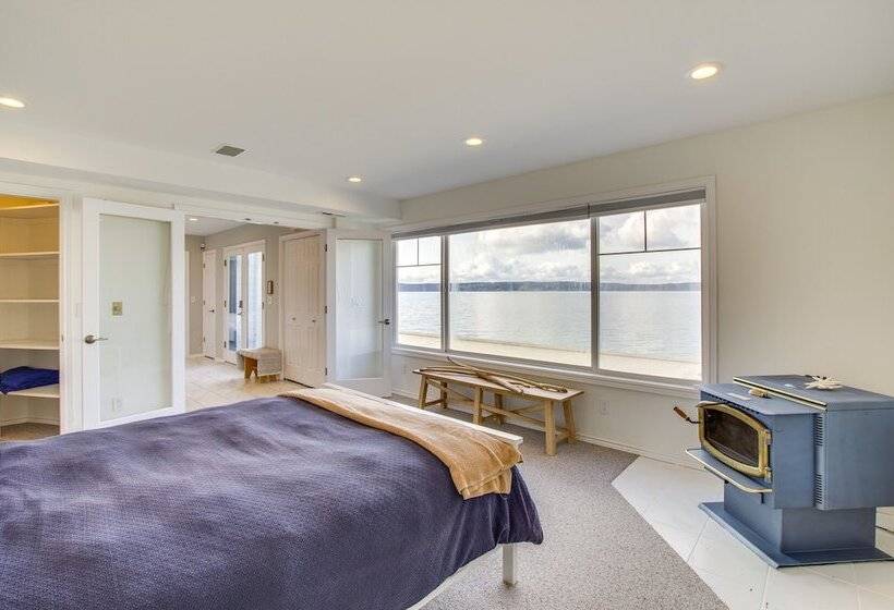 Bright Camano Home ~ 4 Mi To Cama Beach State Park