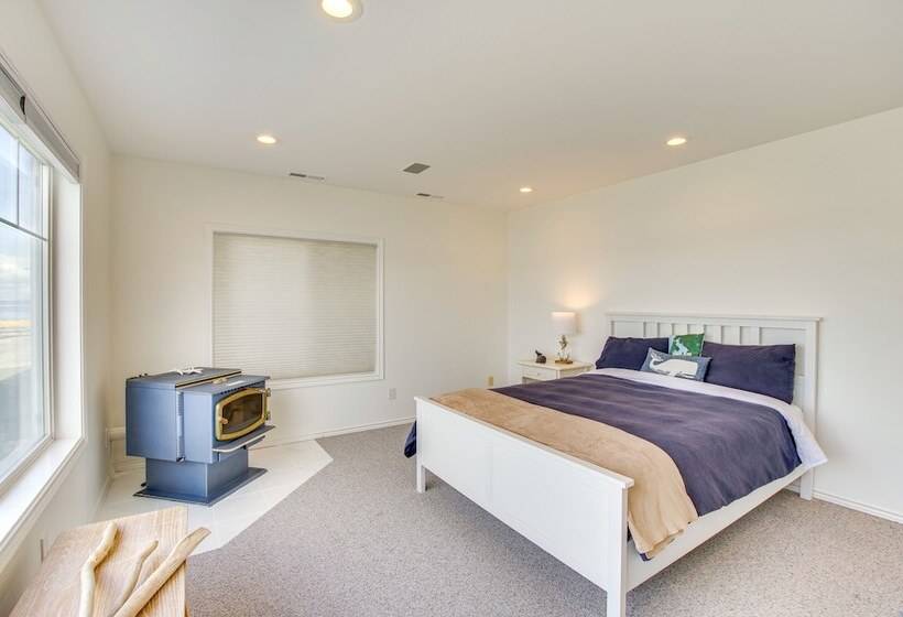 Bright Camano Home ~ 4 Mi To Cama Beach State Park