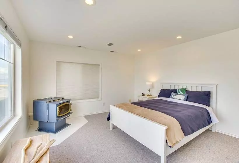 Bright Camano Home ~ 4 Mi To Cama Beach State Park