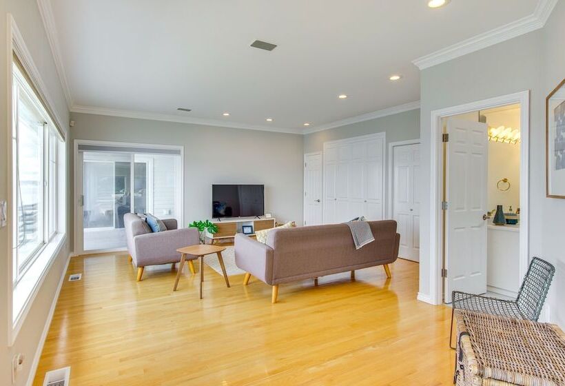 Bright Camano Home ~ 4 Mi To Cama Beach State Park